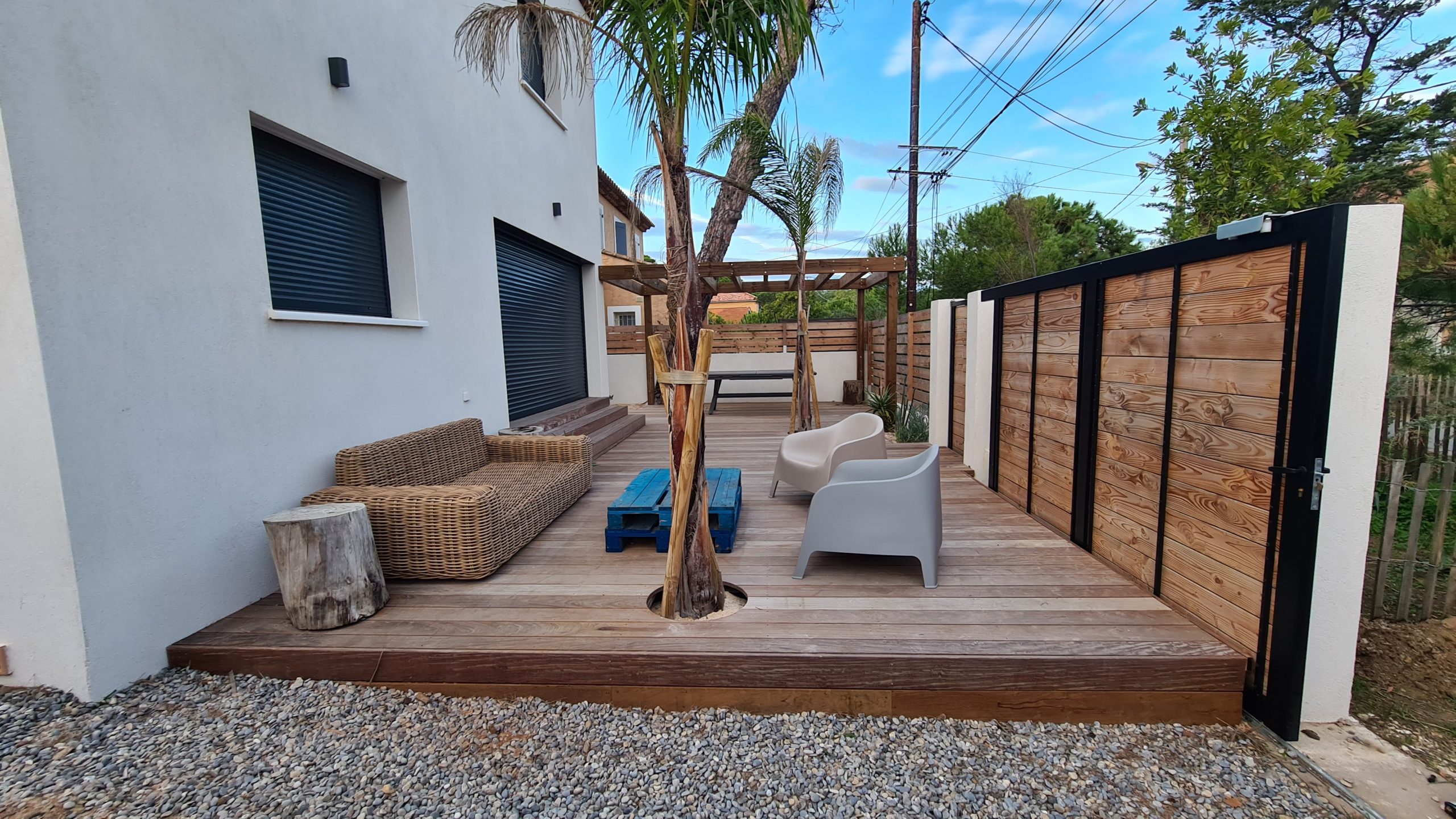 Pergolas en bois avec terrasse en bois également