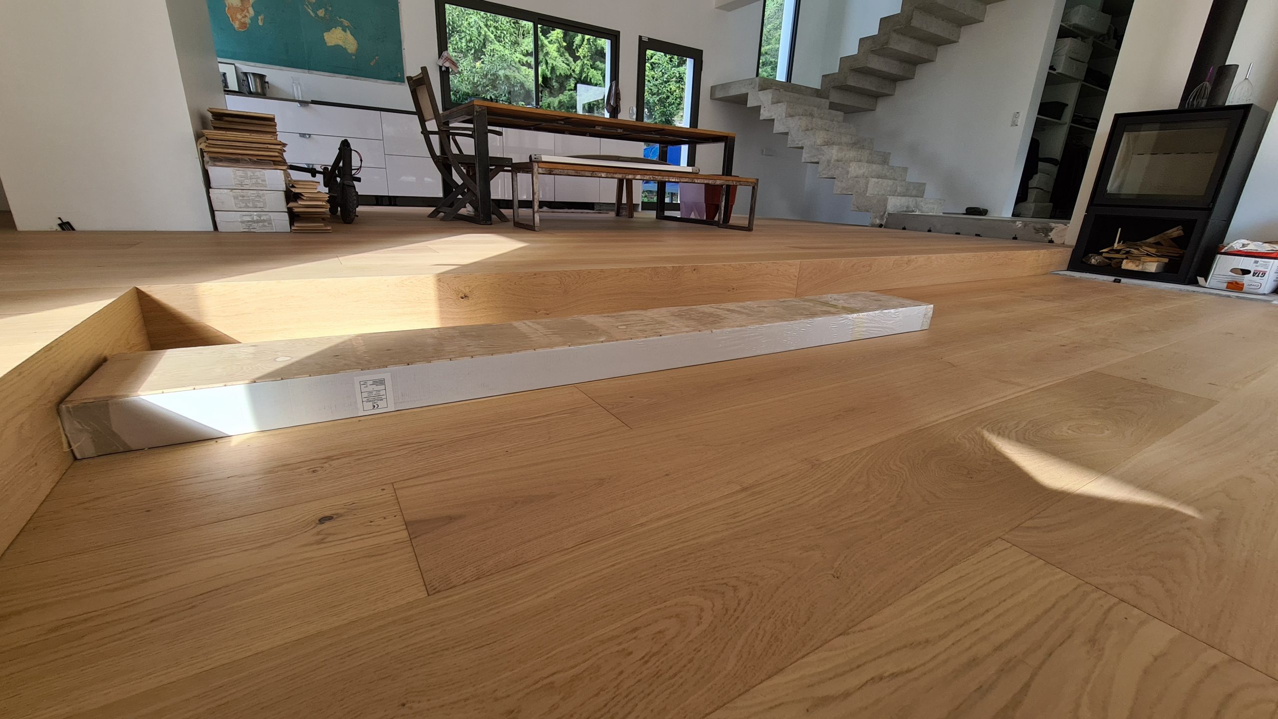 Parquet dans une villa éclairé de jour