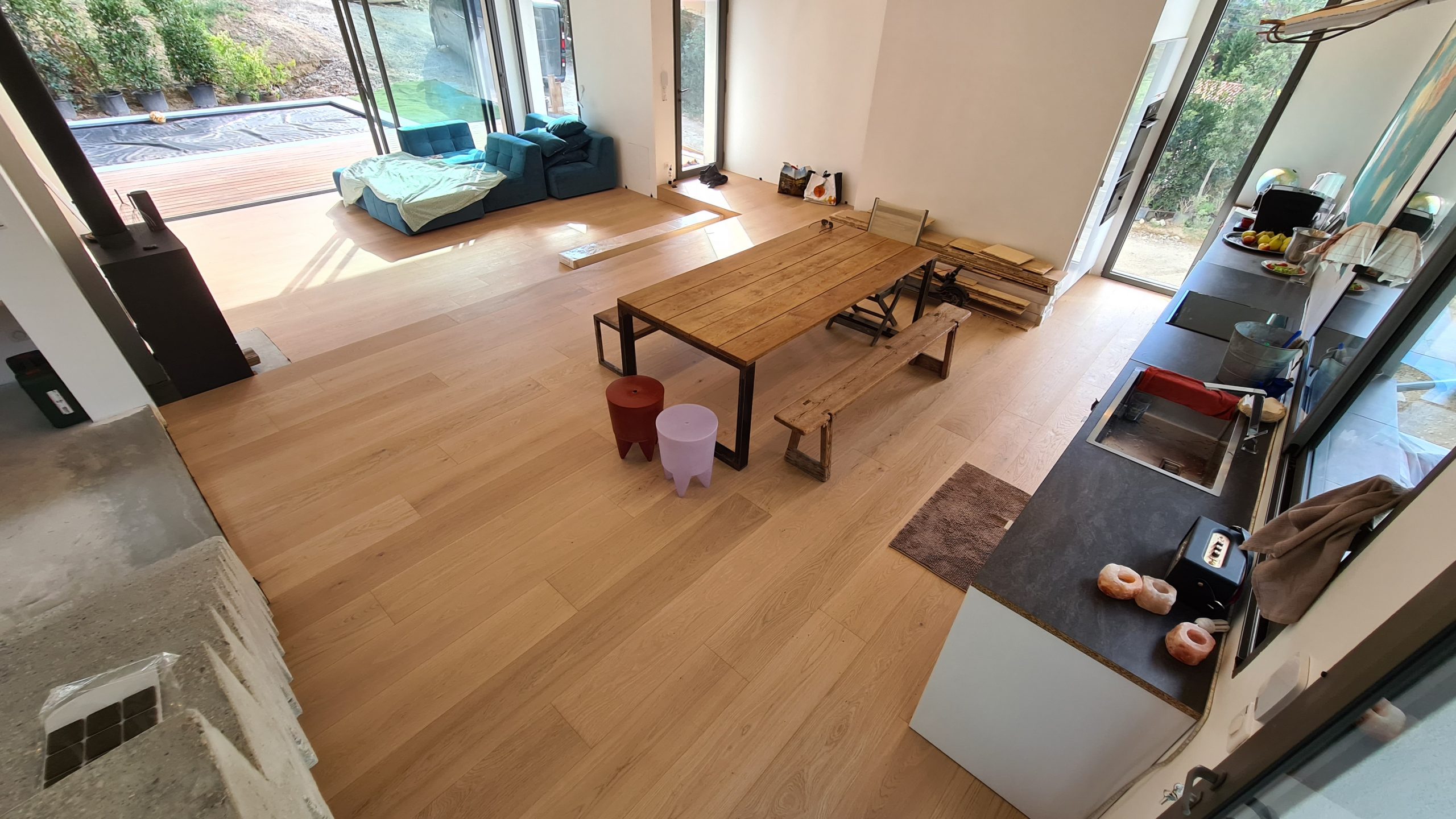 Parquet dans une villa éclairé de jour