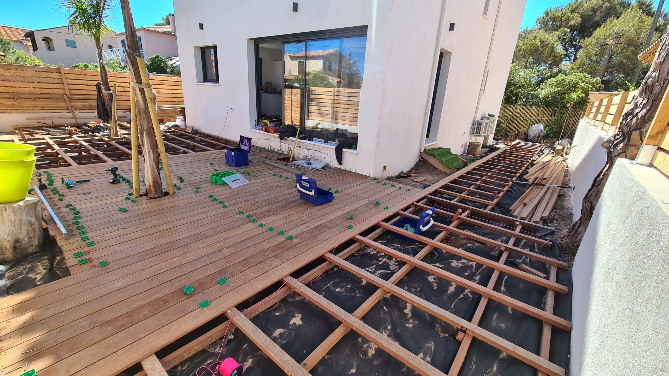Terrasse en bois en construction